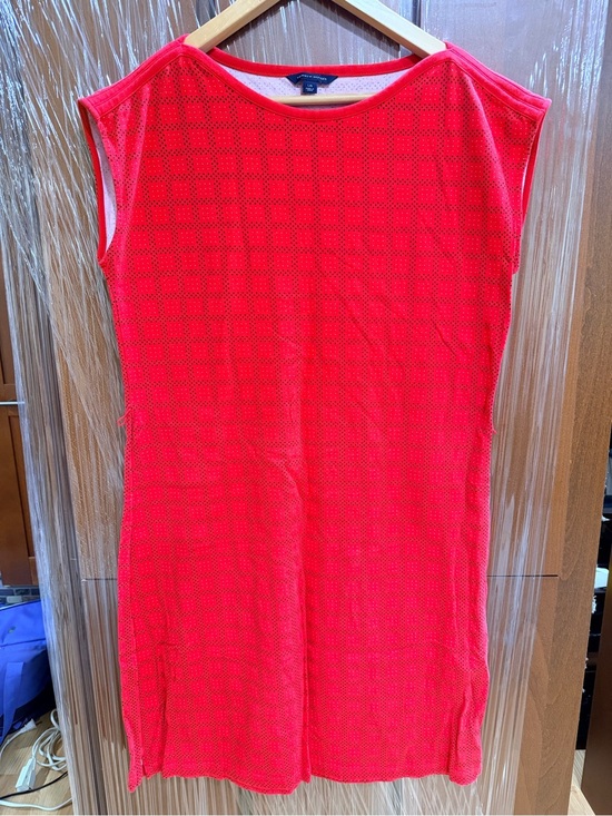 Tommy Hilfiger Dresses & Skirts - Tommy Hilfiger Red Crewneck Knit Top with Dot Pattern